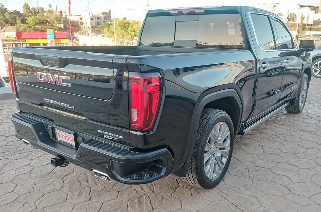 GMC SIERRA DENALI Crew Cab Paq. "E" 2022