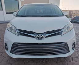 TOYOTA SIENNA XLE 2018